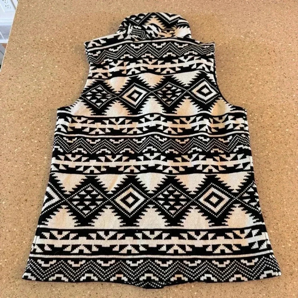 Chaps Women’s Medium Southwestern Style Button Up Sweater Vest Cardigan NWT - Picture 6 of 7